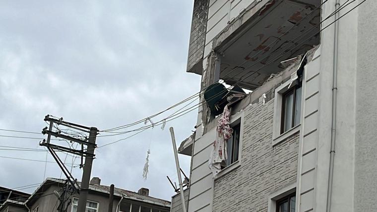 Gebzede apartmanda doğal gaz kaynaklı patlama; 8 yaralı