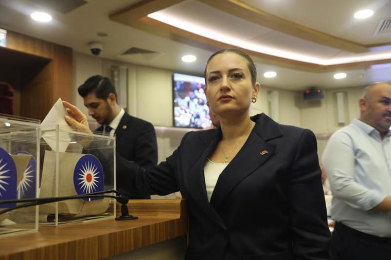 Antalyada Büyükşehir Belediye Başkan Vekili Özdemir oldu