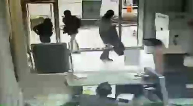 Diyarbakırda PTT şubesi soyguncularından 2sini özel ekip yakaladı