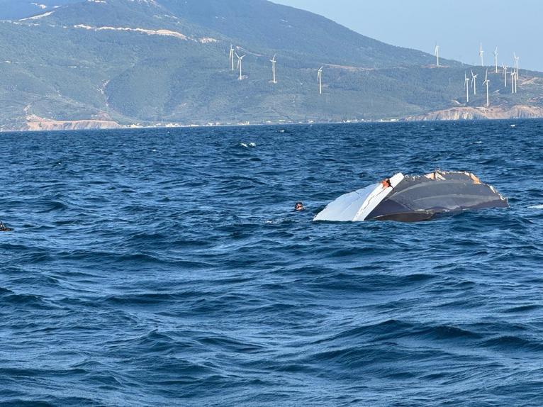 Yalovadan Bozcaadaya gitmek için açıldığı teknesi parçalanmış halde bulunan iş insanı aranıyor