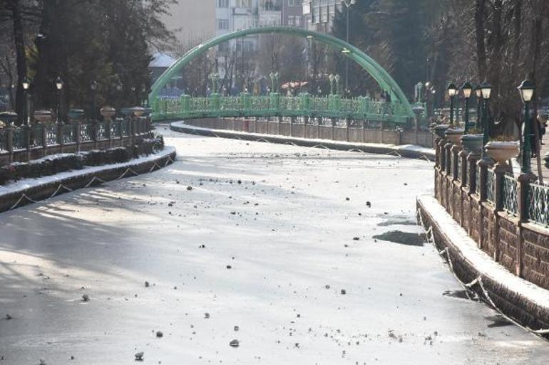 Eskişehir Porsuk Çayı’nda ‘buz’ alarmı