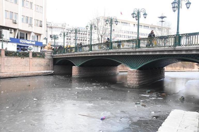 Eskişehir Porsuk Çayı’nda ‘buz’ alarmı