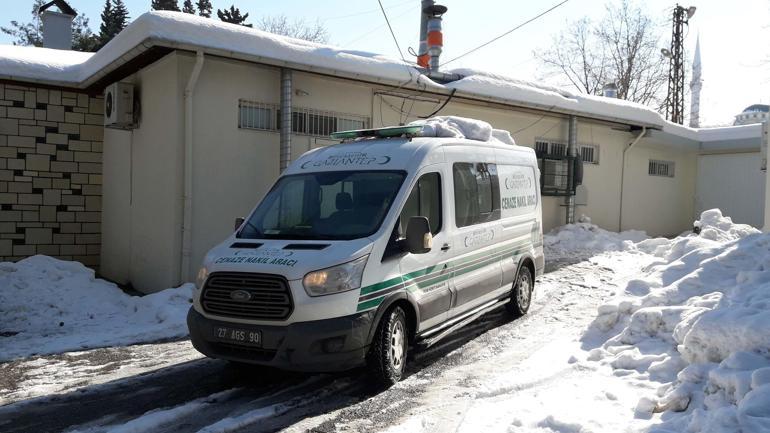 Marketin tentesi çöktü: 1 ölü