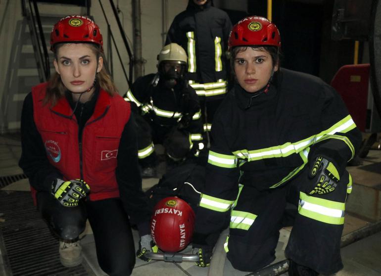 Kadın itfaiyeci adaylarına komando eğitimi