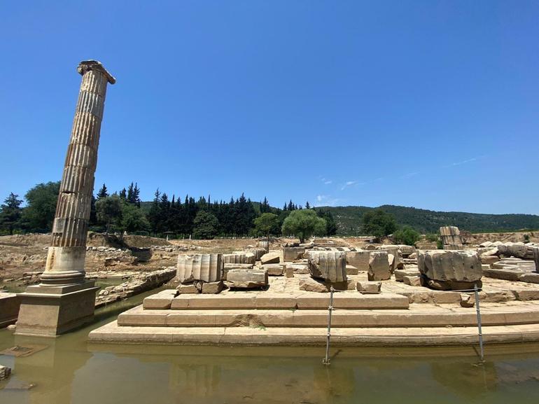 Dünyanın en eski kehanet merkezi Klarostan kült heykellere ait 35 parça çıkarıldı