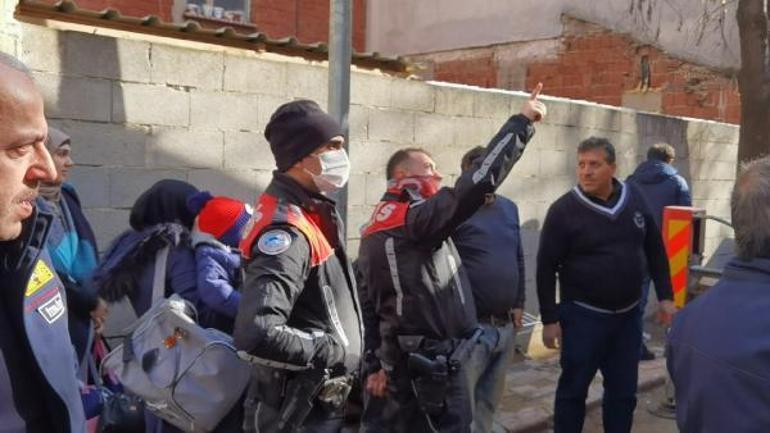 Evlerinde yangın çıktı; 5i çocuk 7 Suriyeli kurtarıldı