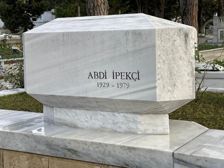 Abdi İpekçi kabri başında anıldı