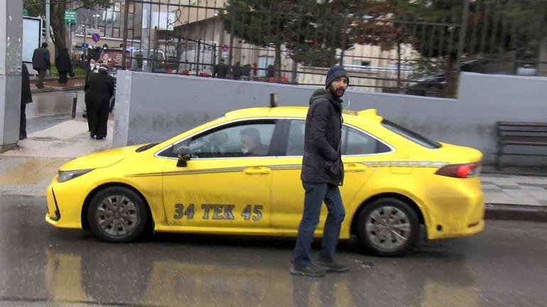 Ümraniyede hastane önünde kendisinden para isteyen kişiyle taksicinin tartışması kamerada