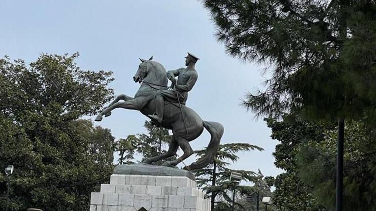 Atatürk Anıtına halat bağlayan 2 şüpheliye gözaltı