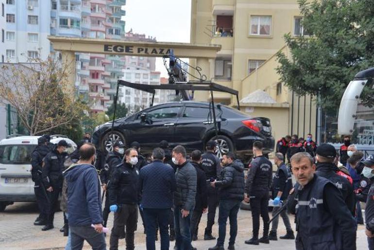 Otopark girişinde ateş açılan araçta baba öldü, kızı yaralı