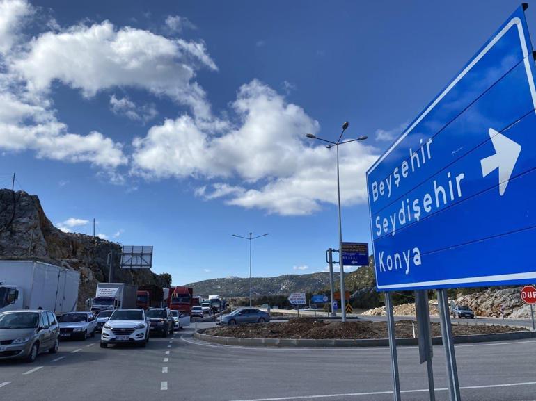 Antalya- Konya yolu hala kapalı; araçların bekleyişi sürüyor