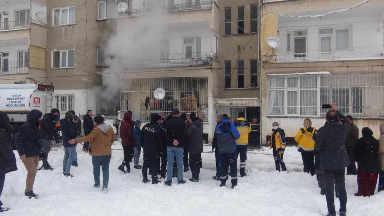 Evde yangın çıktı, 6sı Suriyeli 8 kişi dumandan etkilendi