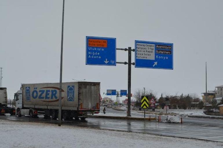 Konyada kar esareti: Aksaray-Konya Yolu açıldı