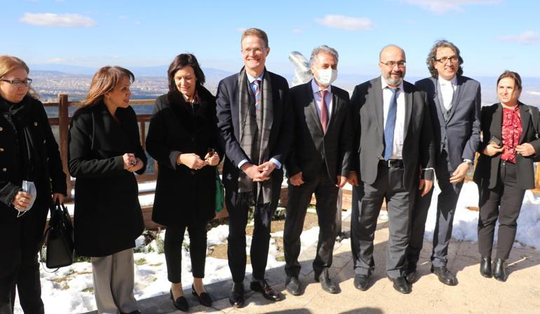 AB Büyükelçisi Meyer-Landrut, göçmenlerin donarak ölmesini insani trajedi olarak yorumladı
