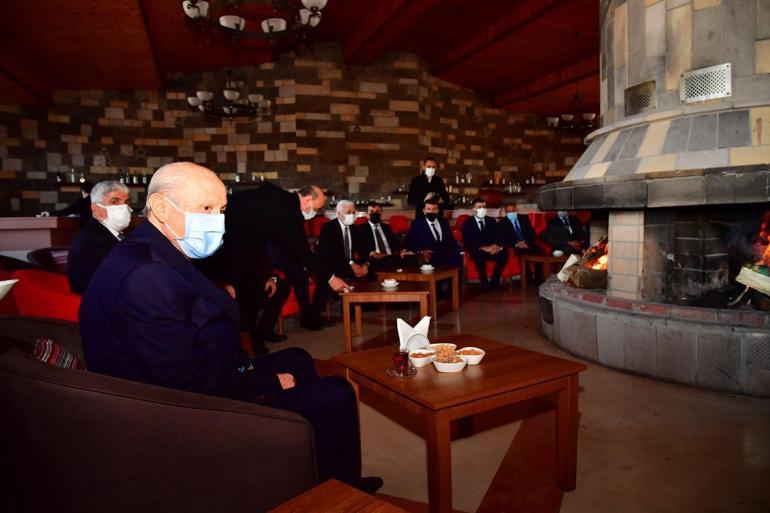 Bahçeli, Kızılcahamamda il başkanları ile buluştu