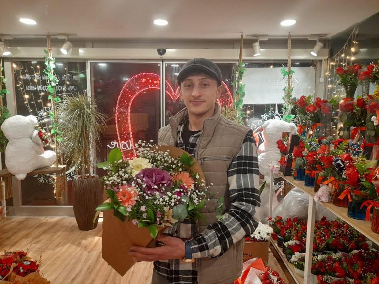 İstanbulda çiçekçilerin 14 Şubat Sevgililer Gününe hazırlığı geceden başladı