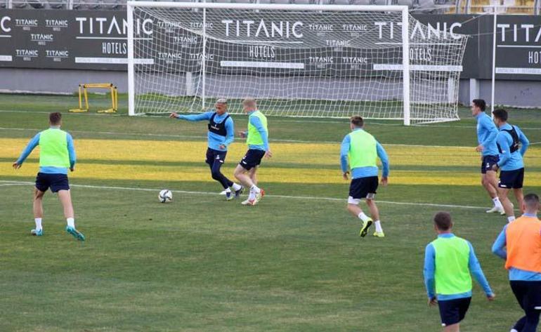 Lucescu: Ayın 22sinde Kieve döneceğiz / Dinamo Kievli futbolcular DHAya konuştu