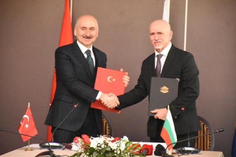 Bakan Karaismailoğlu, Bulgar mevkidaşı tarafından tampon bölgede karşılandı