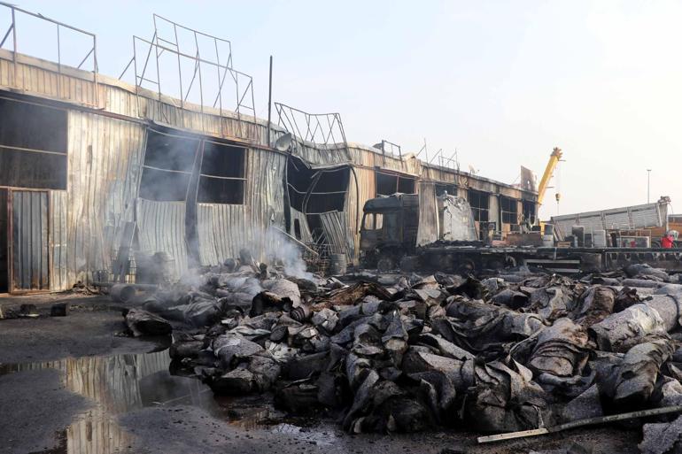 Nakliyeciler sitesinde 3,5 saatlik yangının hasarı, havadan görüntülendi