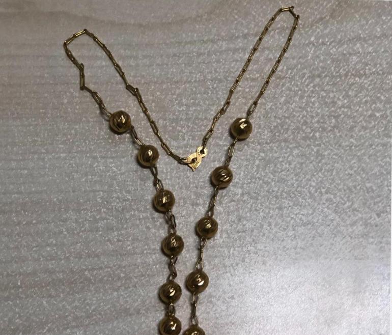 Kadının boynundaki altın kolyeyi kapıp kaçan şüpheliyi Yunus timi 4 dakikada yakaladı