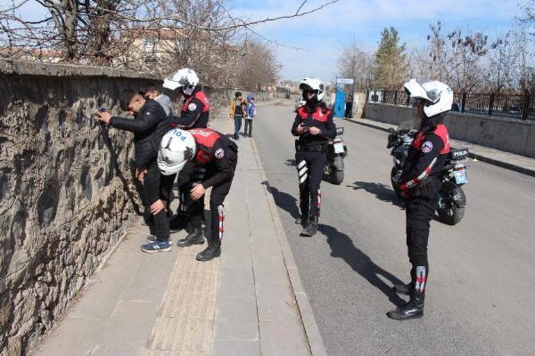 Kadının boynundaki altın kolyeyi kapıp kaçan şüpheliyi Yunus timi 4 dakikada yakaladı