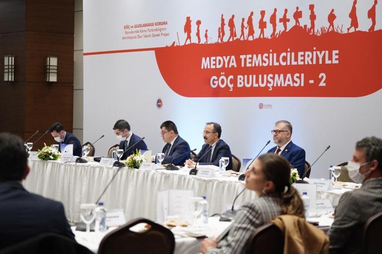 Mültecilerin kimlik ve pasaportlarını imha etmelerine karşı parmak izi önlemi