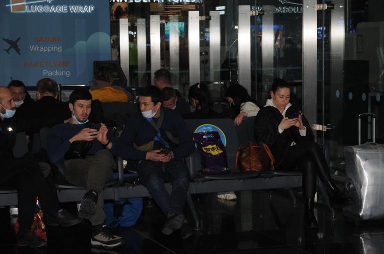 Uçuşlar iptal oldu; Ukraynalı yolcular İstanbul Havalimanında kaldı