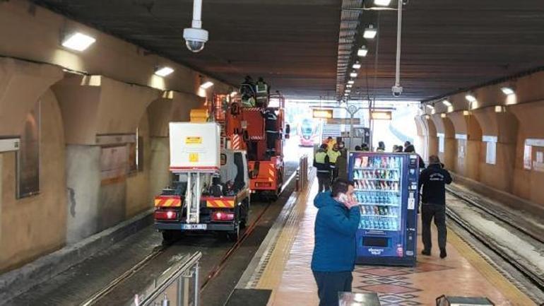 Fatihte tramvay yoluna giren çekici enerji hatlarını kopardı