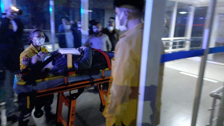 Otomobilin üzerine devrilen servis otobüsündeki 15 işçi yaralandı