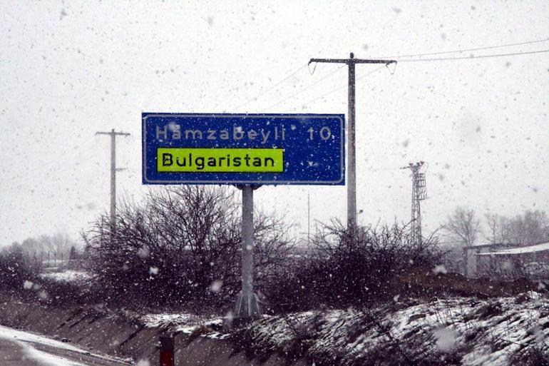 Trakyada kar yağışı; ekipler sınır kapıları yolunda nöbette