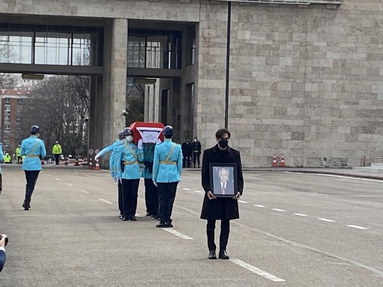 Eski bakan Sadi Somuncuoğlu için TBMMde tören