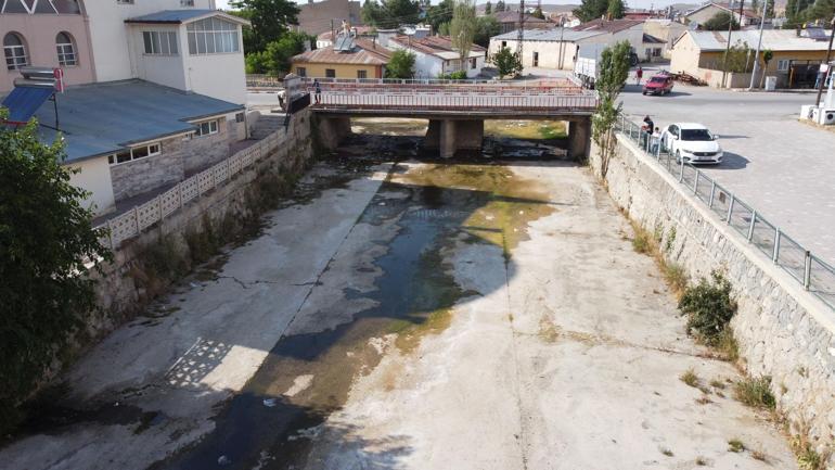 Kuruyan Tecer Irmağı, yağışlarla yeniden hayat buldu