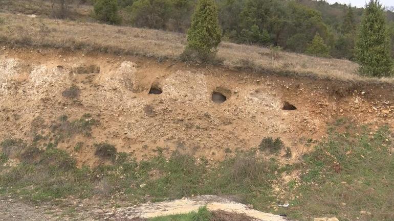 Yol çalışması ortaya çıkardı; Şilede kiremit mezarlar bulundu