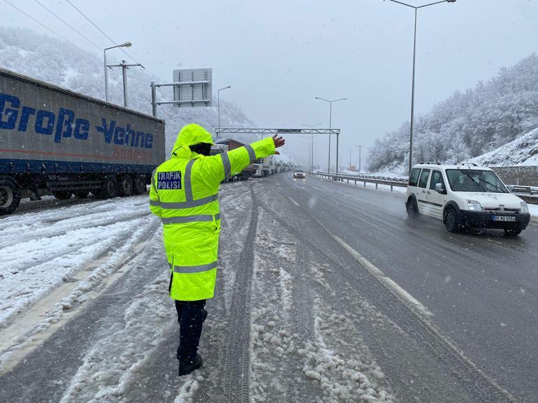 Samsunda kar yağışı ulaşımı aksattı