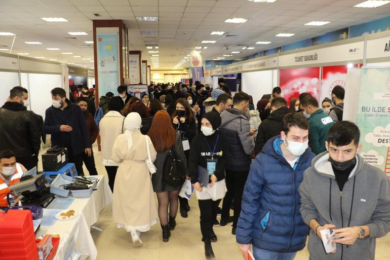 Kariyer fuarına kurulan mahkeme salonunda duruşma deneyimi