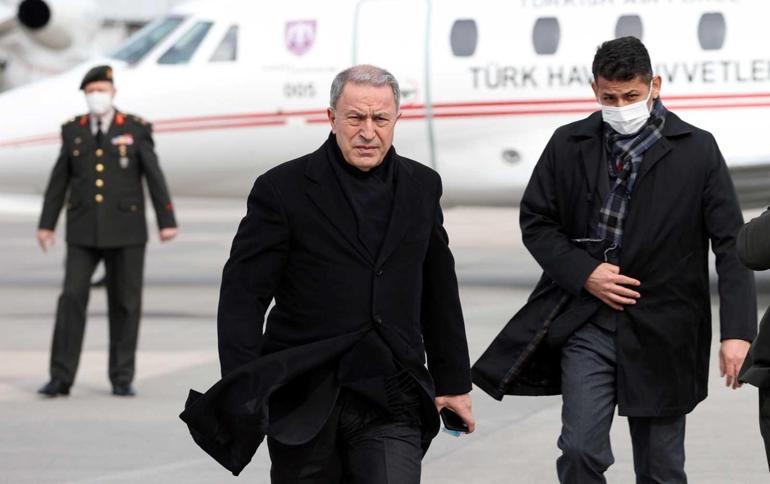 Bakan Akar: Hava sahasının kapatılması nedeniyle iki uçağımız Borispol Havaalanında bekliyor