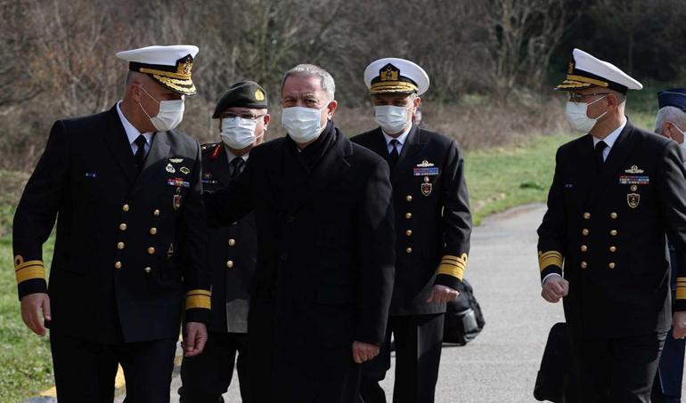 Bakan Akar: Hava sahasının kapatılması nedeniyle iki uçağımız Borispol Havaalanında bekliyor