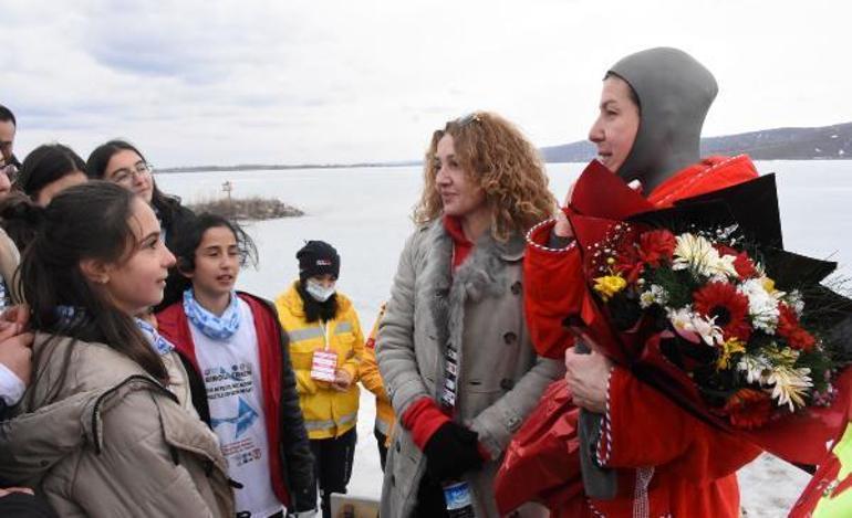 Milli sporcu Erkenin buz altında rekor denemesi başarısız sayıldı