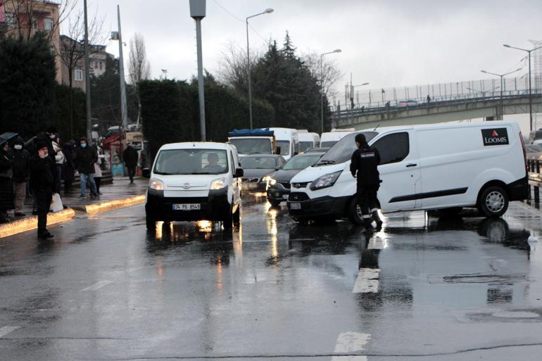 Okmeydanı-TEM Bağlantı yolunda trafiği kilitleyen kaza
