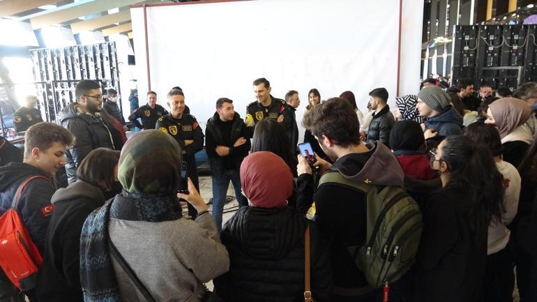 Doğu Anadolu Kariyer Fuarında SOLOTÜRK pilotlarına yoğun ilgi