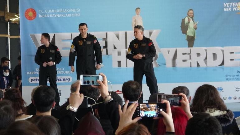 Doğu Anadolu Kariyer Fuarında SOLOTÜRK pilotlarına yoğun ilgi