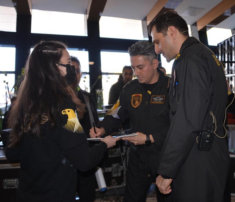 Doğu Anadolu Kariyer Fuarında SOLOTÜRK pilotlarına yoğun ilgi
