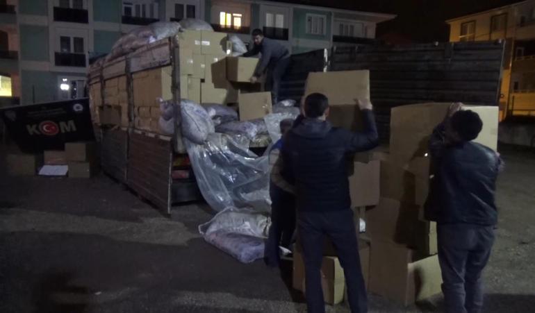 Yem yüklü kamyonda 2,7 milyon liralık kaçak makaron ele geçirildi