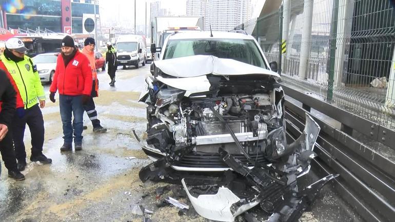 Esenyurtta metrobüs kazası; 4 yaralı