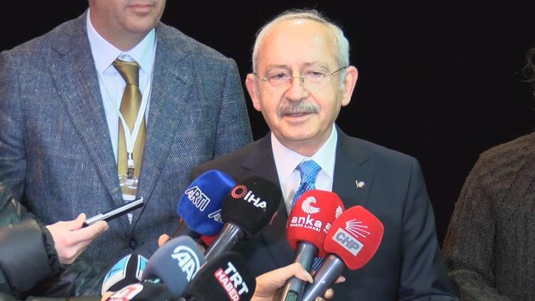 Kılıçdaroğlu, elektrikleri kesilen Moda Sahnesine kandille geldi