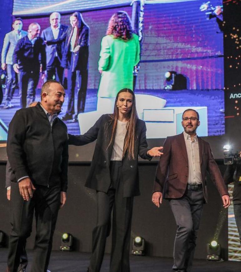 Bakanlar Çavuşoğlu ve Kasapoğlu, ADFde gençlerle buluştu