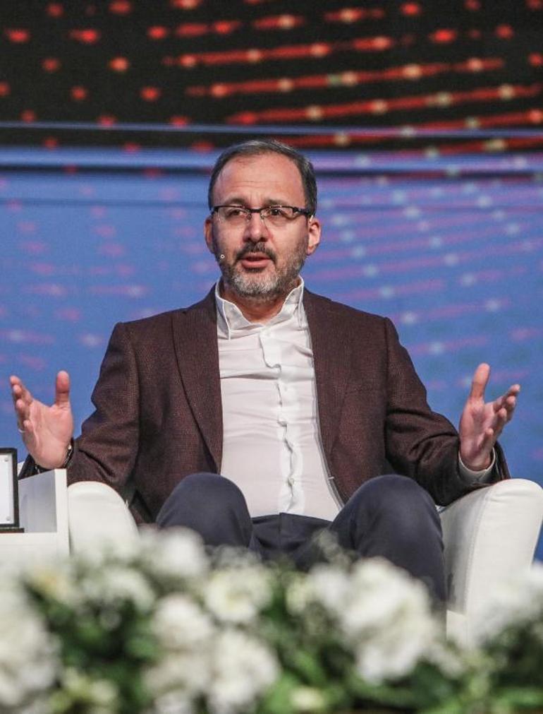 Bakanlar Çavuşoğlu ve Kasapoğlu, ADFde gençlerle buluştu