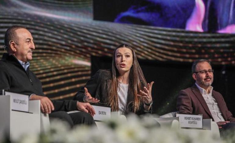 Bakanlar Çavuşoğlu ve Kasapoğlu, ADFde gençlerle buluştu