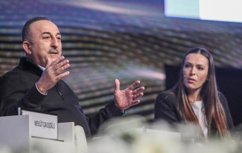 Bakanlar Çavuşoğlu ve Kasapoğlu, ADFde gençlerle buluştu