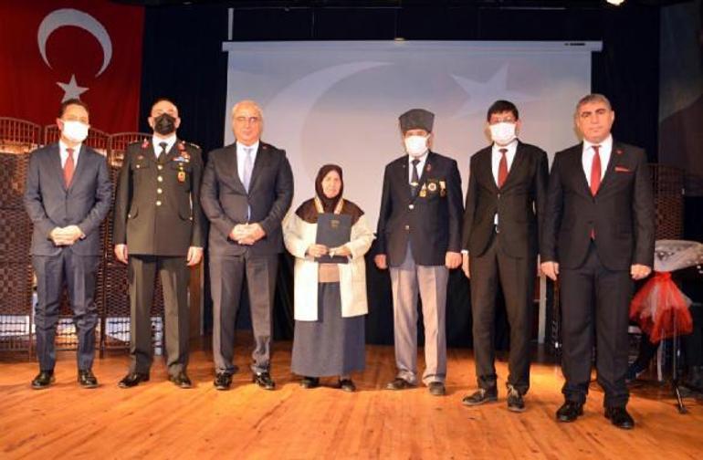 10 yıl önce hayatını kaybeden Kore gazisinin madalyası eşine verildi